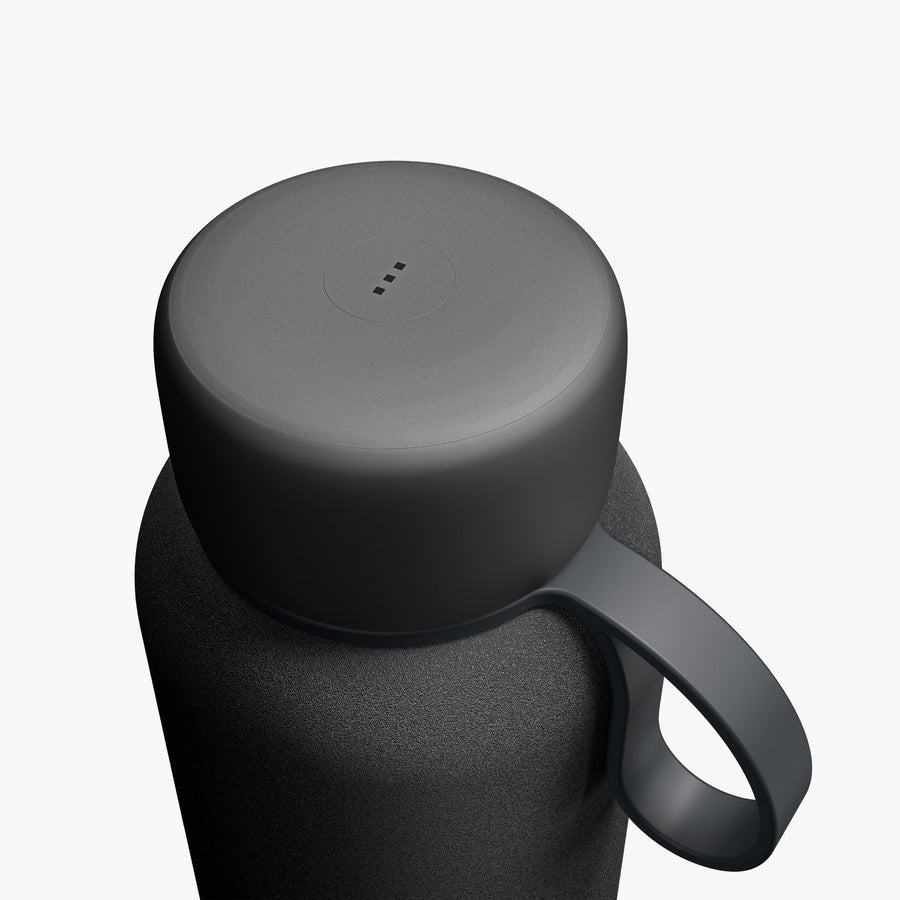 500 mL / Carbon Black | Close-up view of button of 500 mL Kiyo UVC Bottle in Black